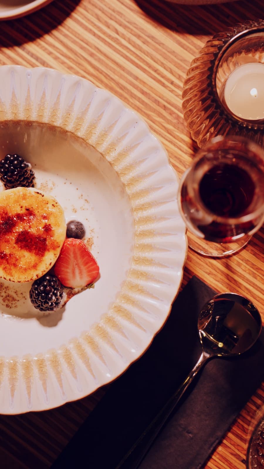 Dessertteller mit Beeren